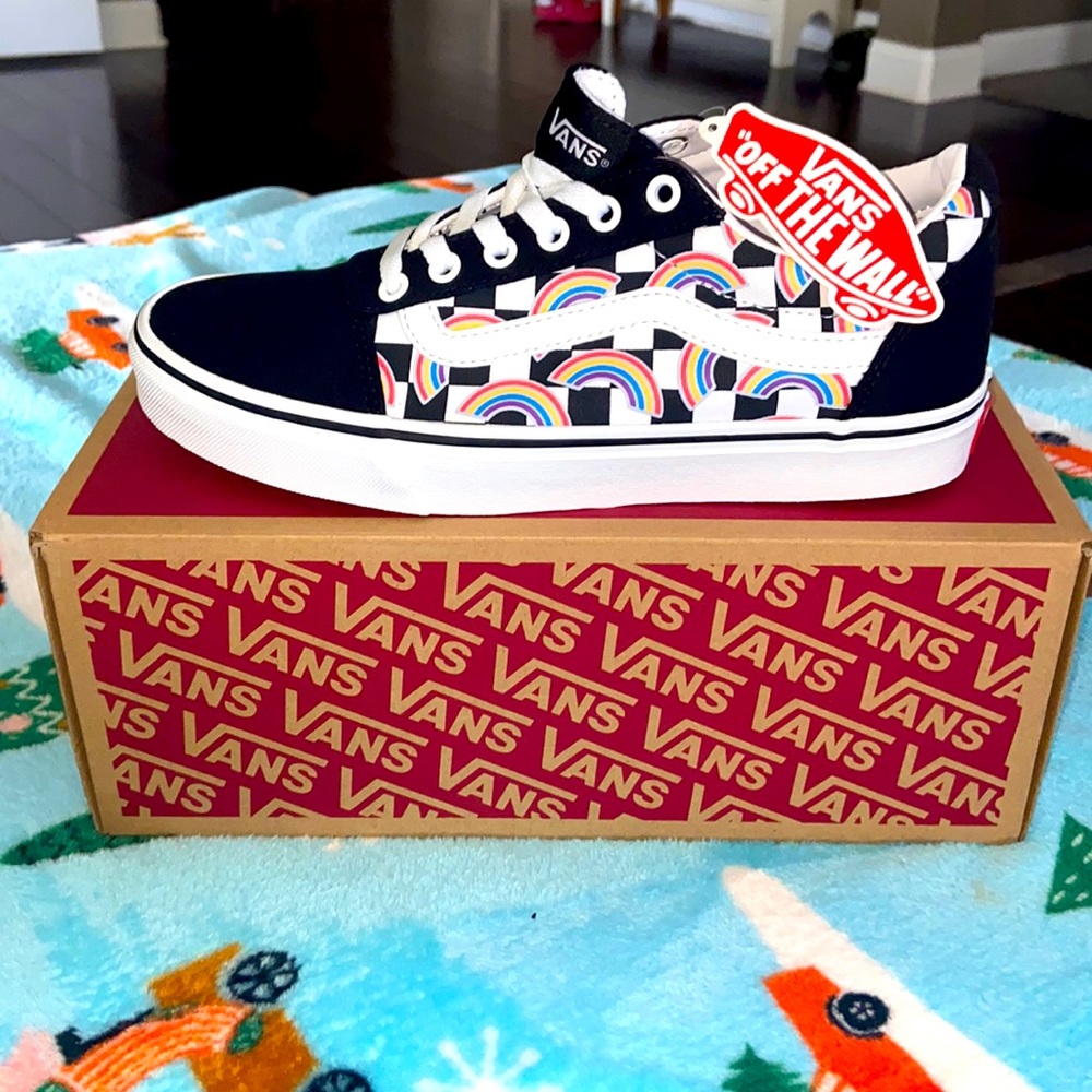 VANS PRIDE 🌈 WOMENS SIZE 9